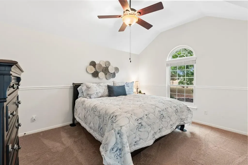 106 Double Horn Trail Spicewood TX 78669