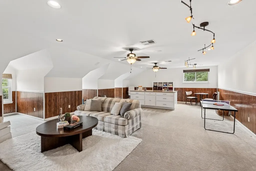 106 Double Horn Trail Spicewood TX 78669