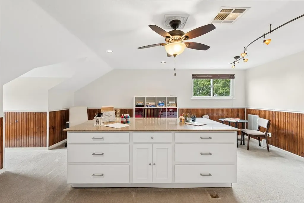 106 Double Horn Trail Spicewood TX 78669