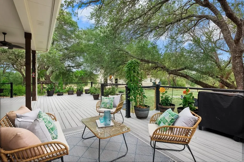 106 Double Horn Trail Spicewood TX 78669