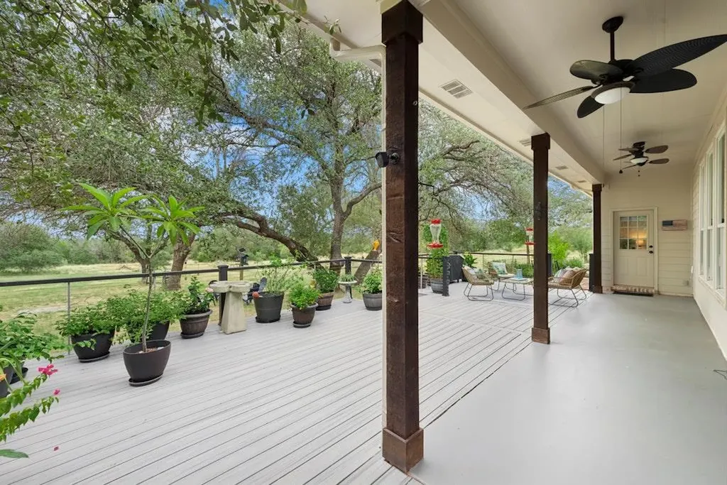 106 Double Horn Trail Spicewood TX 78669