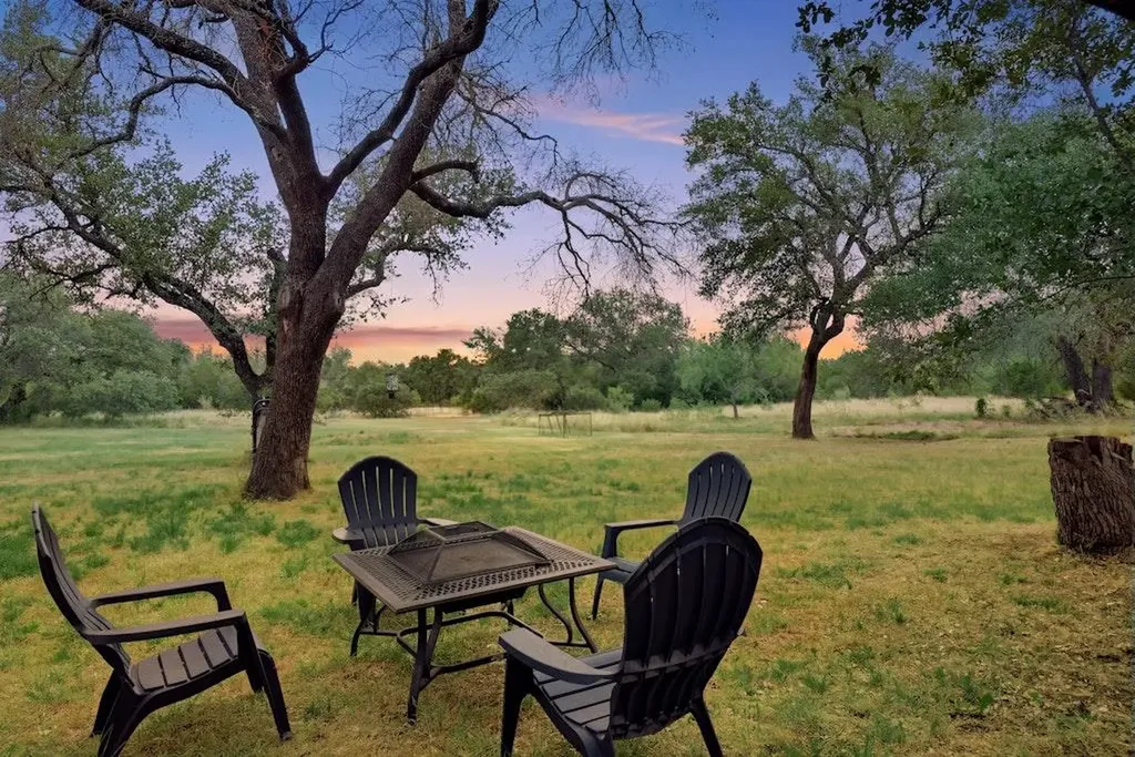 106 Double Horn Trail Spicewood TX 78669
