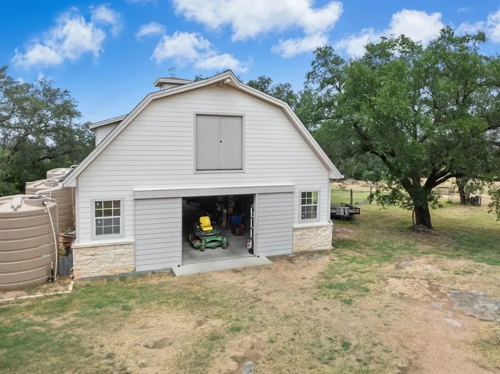 106 Double Horn Trail Spicewood TX 78669