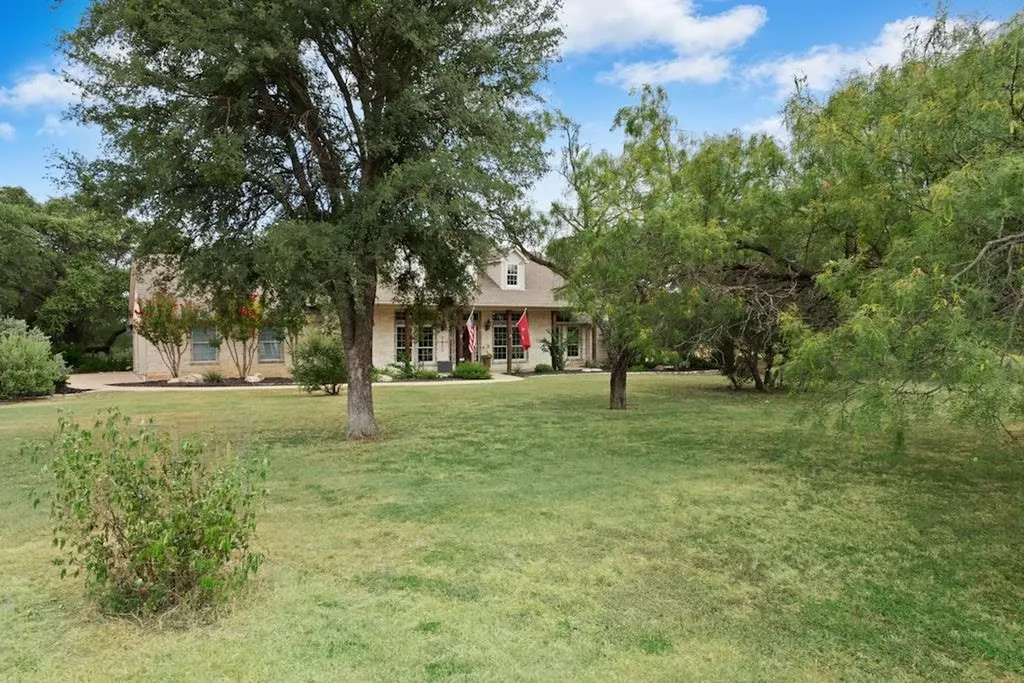 106 Double Horn Trail Spicewood TX 78669