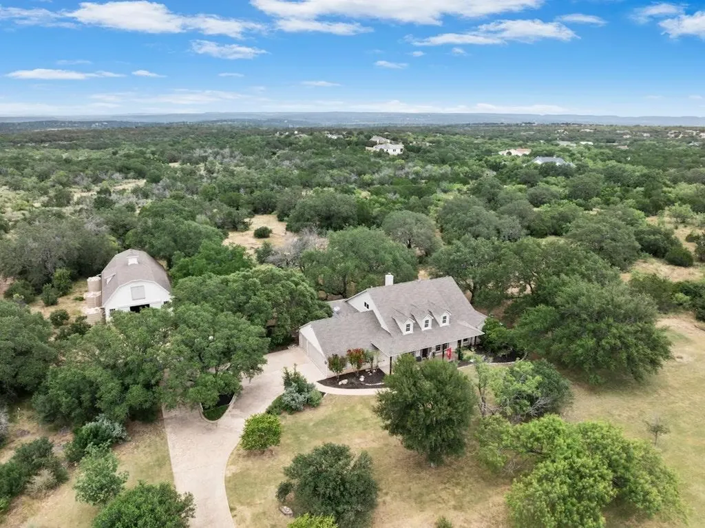 106 Double Horn Trail Spicewood TX 78669