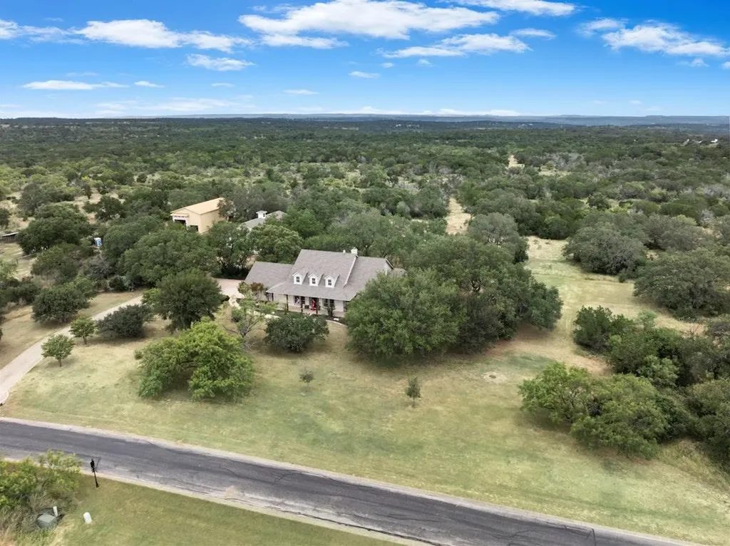 106 Double Horn Trail Spicewood TX 78669