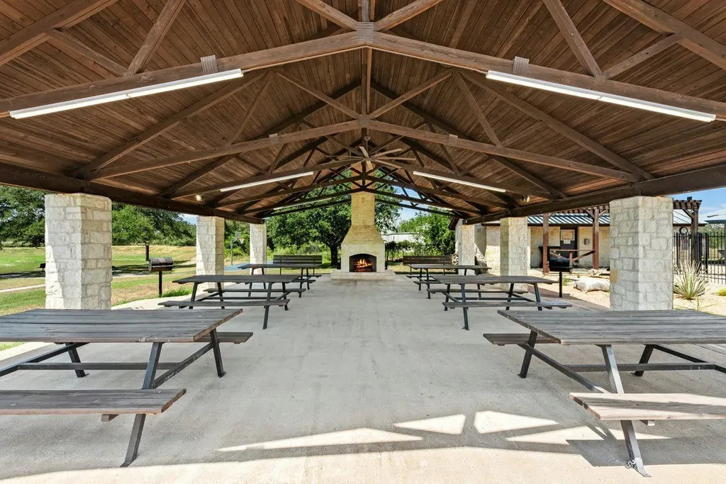 106 Double Horn Trail Spicewood TX 78669