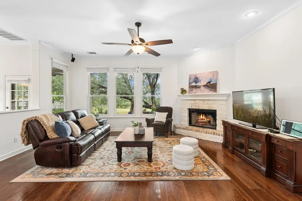 106 Double Horn Trail Spicewood TX 78669