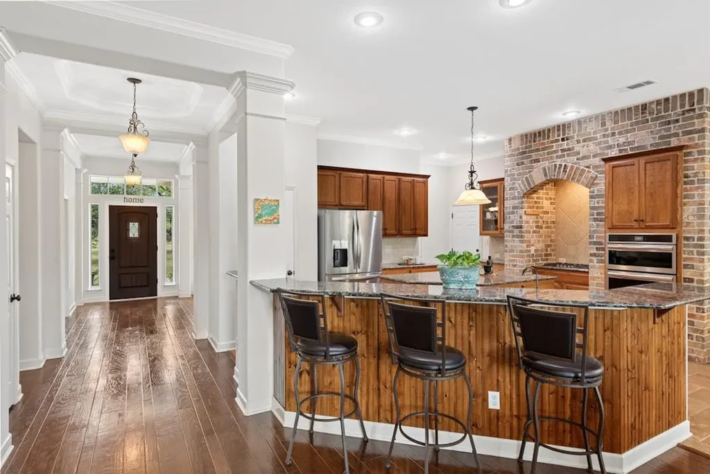 106 Double Horn Trail Spicewood TX 78669
