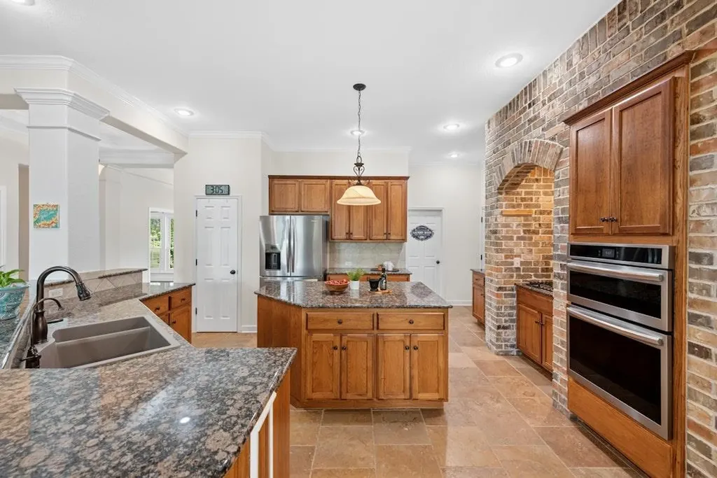 106 Double Horn Trail Spicewood TX 78669