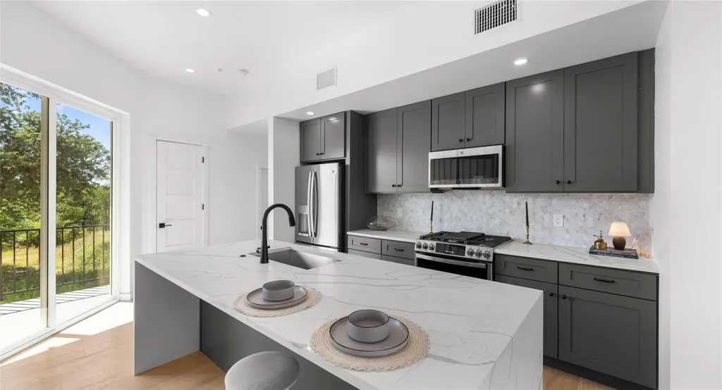 5912 Harold Court Austin TX 78721