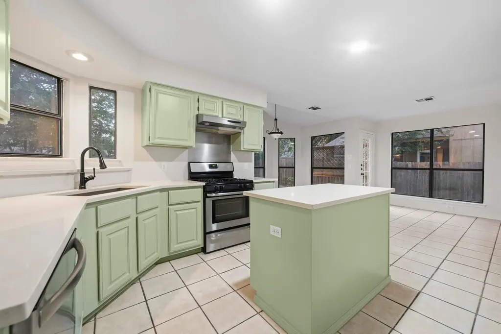 8712 Coastal Drive Austin TX 78749