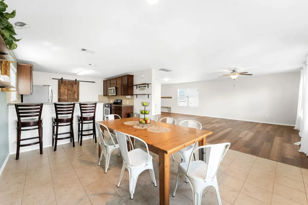 6735 Plains Crest Drive Del Valle TX 78617