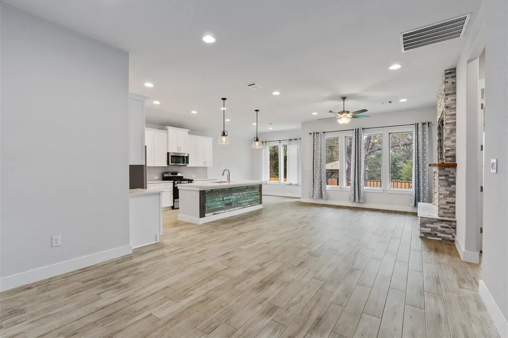 941 Del Raphael Drive Leander TX 78641