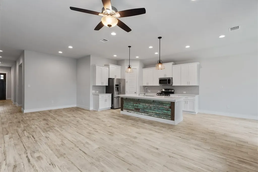 941 Del Raphael Drive Leander TX 78641