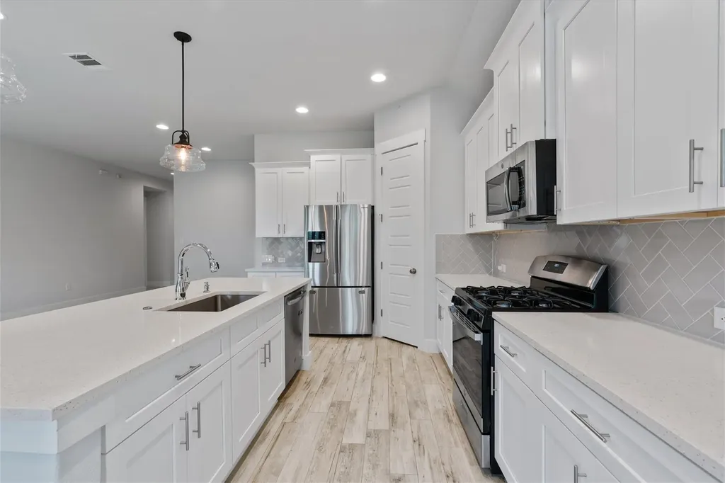 941 Del Raphael Drive Leander TX 78641