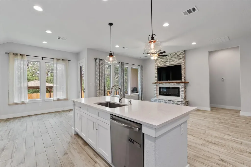 941 Del Raphael Drive Leander TX 78641