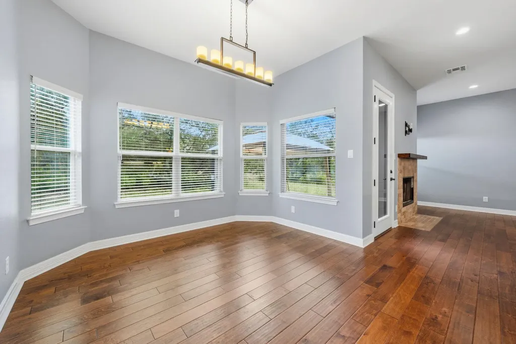 413 Bedford Drive Spicewood TX 78669