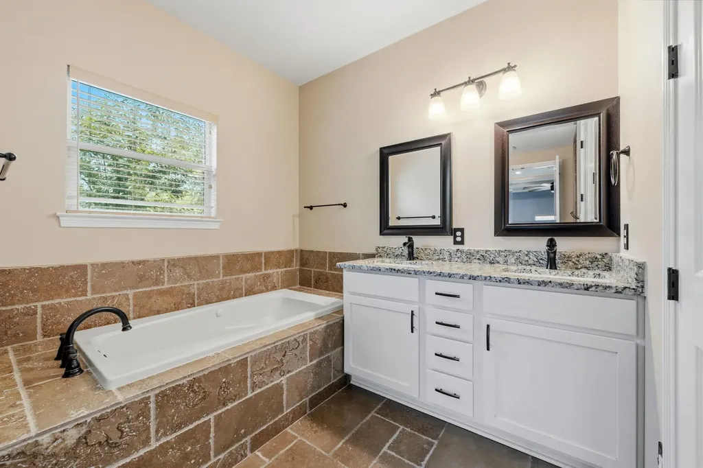 413 Bedford Drive Spicewood TX 78669