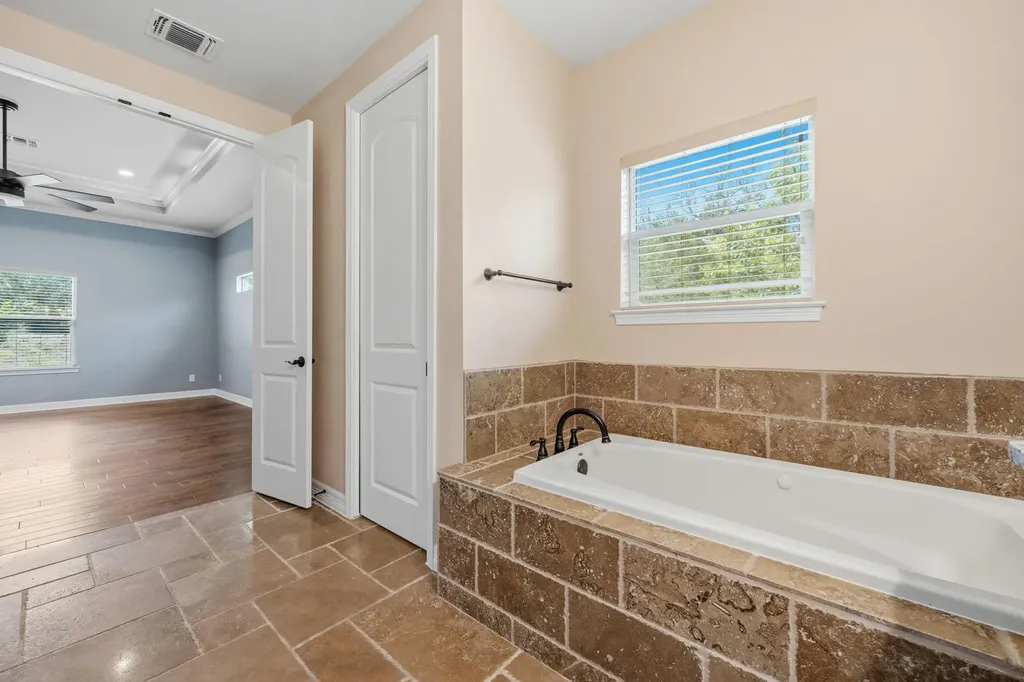 413 Bedford Drive Spicewood TX 78669
