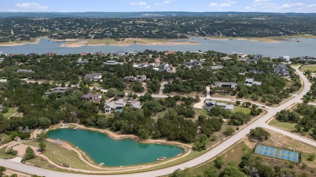 1716 Knights Chance Lane Spicewood TX 78669