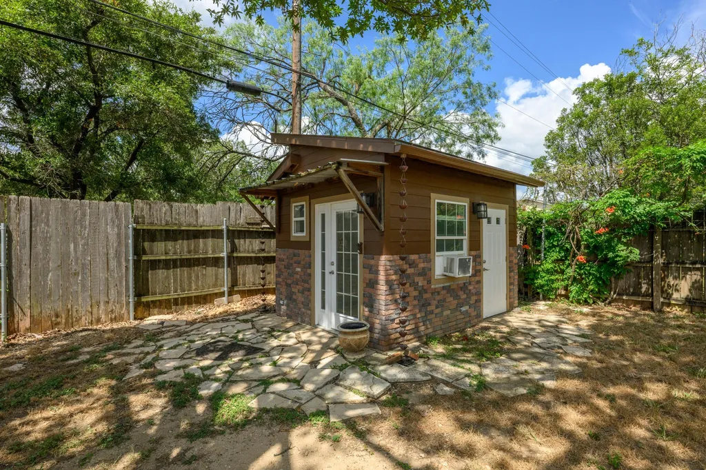 2205 Monarch Drive Austin TX 78748