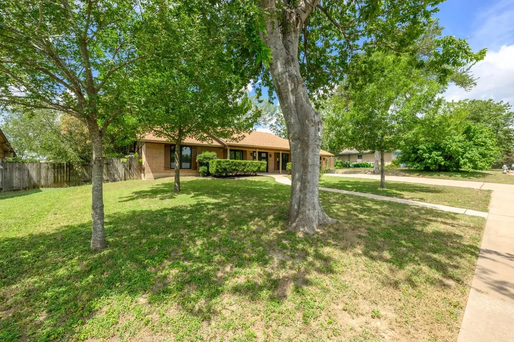 2205 Monarch Drive Austin TX 78748