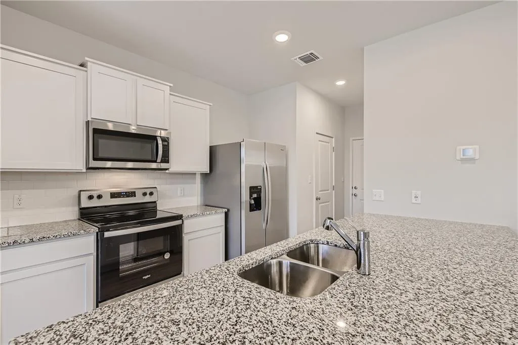 605 W South St Street Leander TX 78641