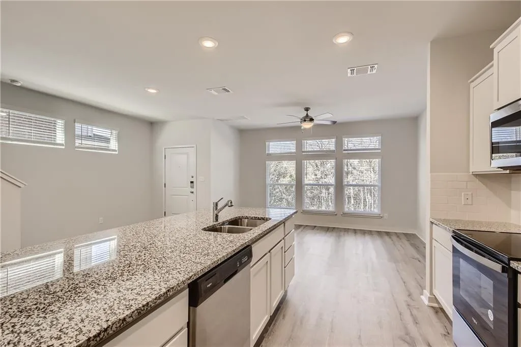 605 W South St Street Leander TX 78641