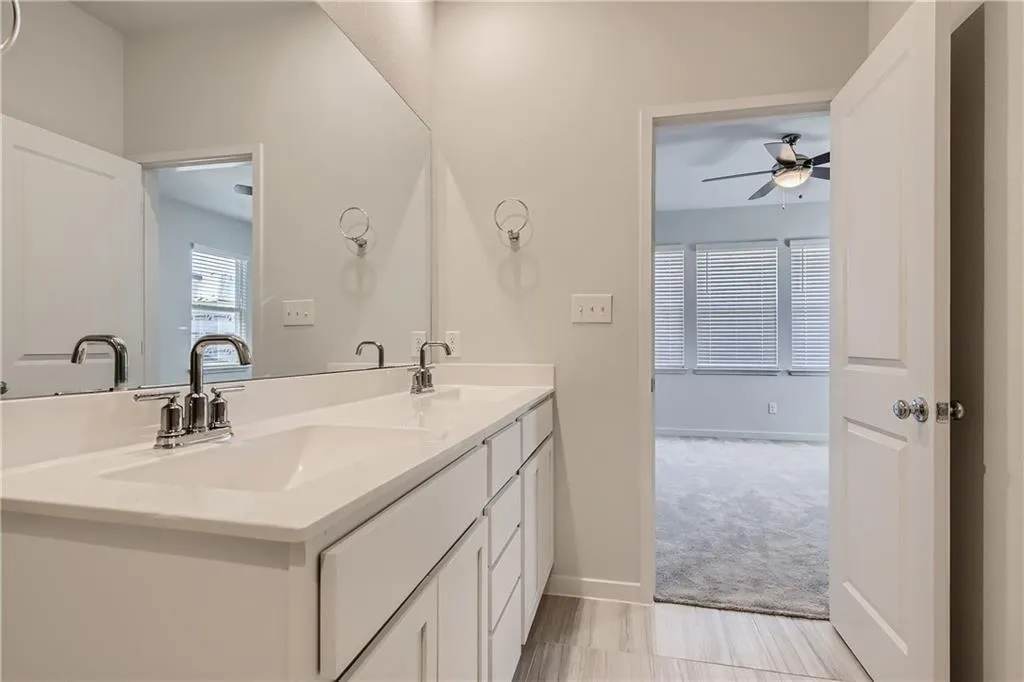 605 W South St Street Leander TX 78641