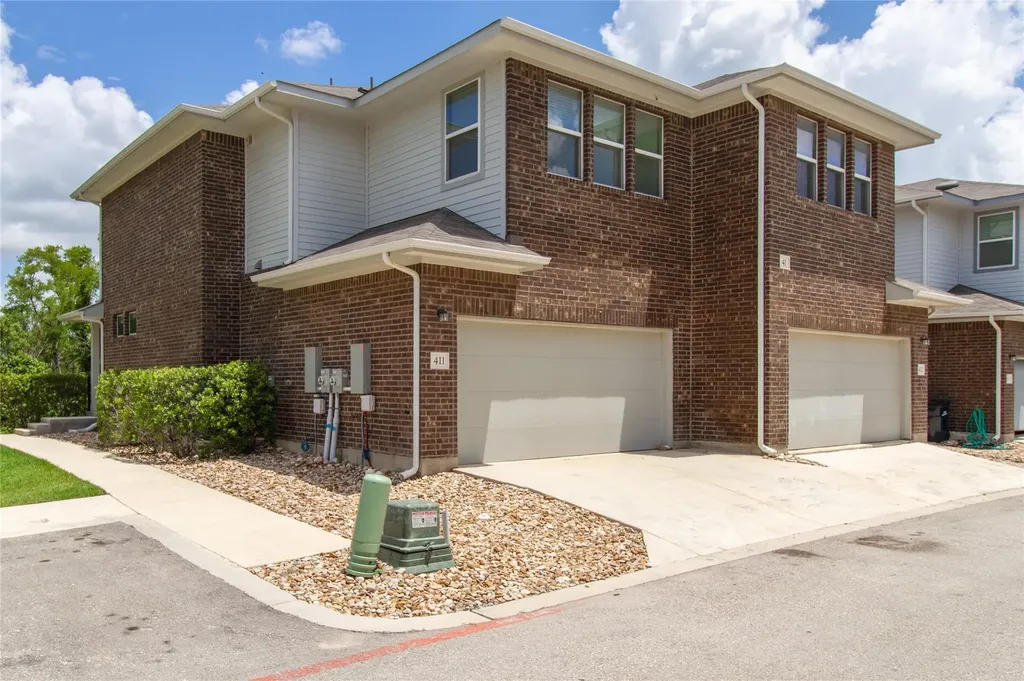 605 W South St Street Leander TX 78641