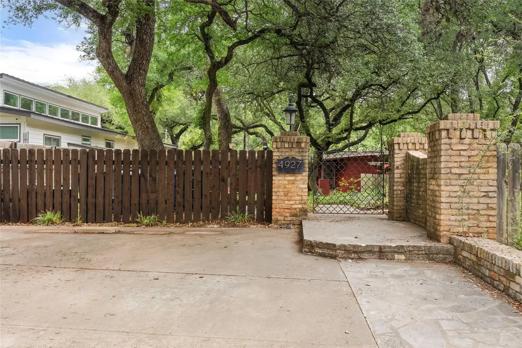 4927 Strass Drive Austin TX 78731
