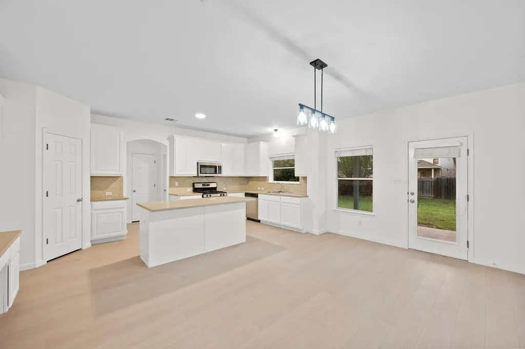 4312 Hidden Lake Crossing Pflugerville TX 78660