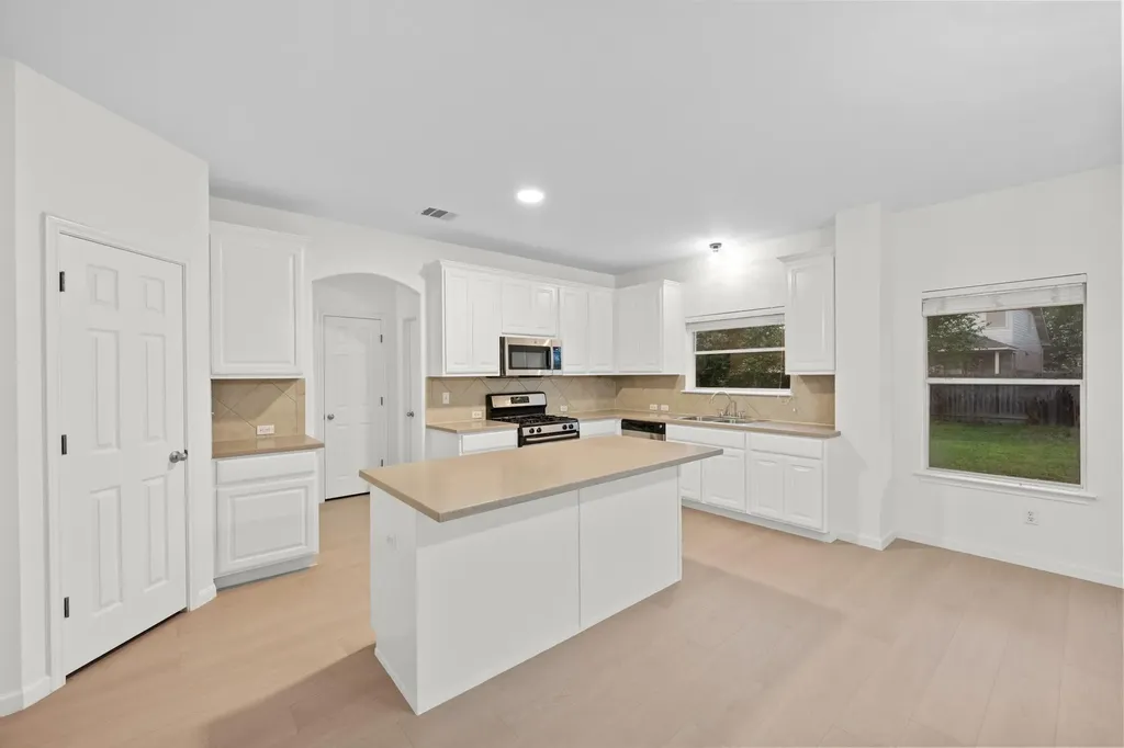 4312 Hidden Lake Crossing Pflugerville TX 78660