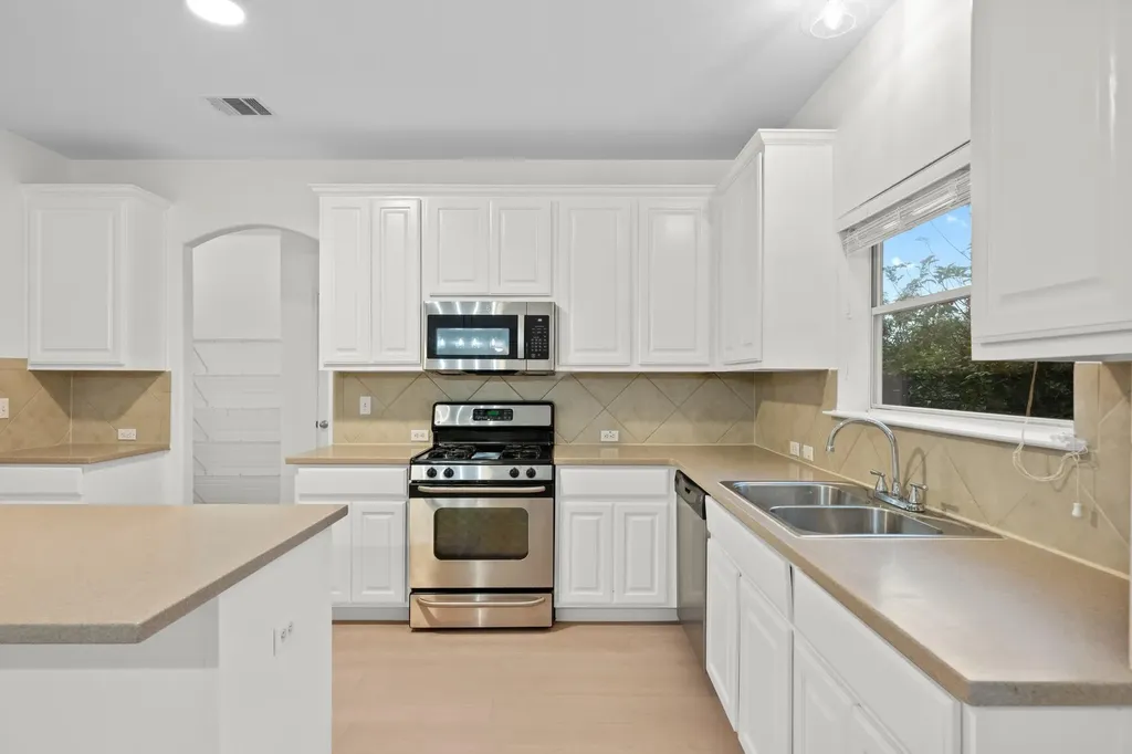 4312 Hidden Lake Crossing Pflugerville TX 78660