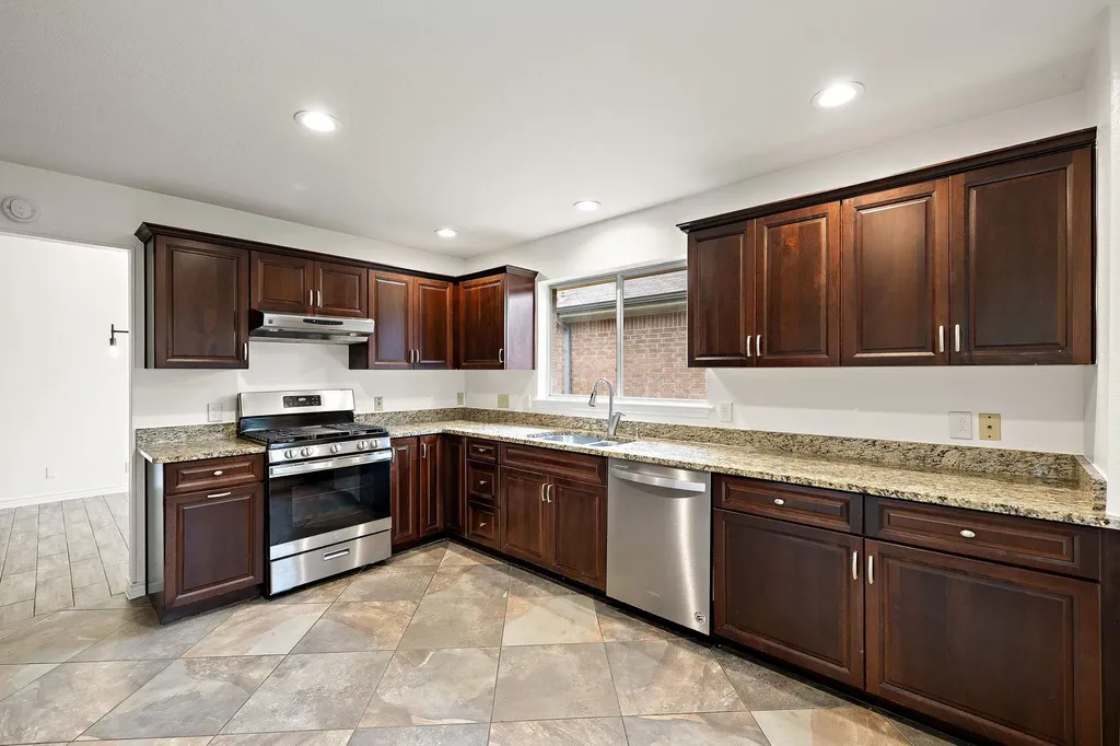 2422 Agarita Trail Round Rock TX 78665