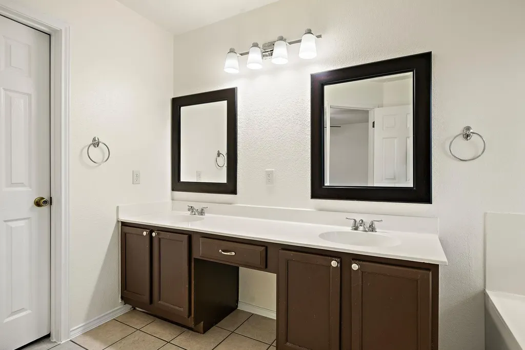 2422 Agarita Trail Round Rock TX 78665