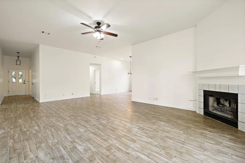 2422 Agarita Trail Round Rock TX 78665