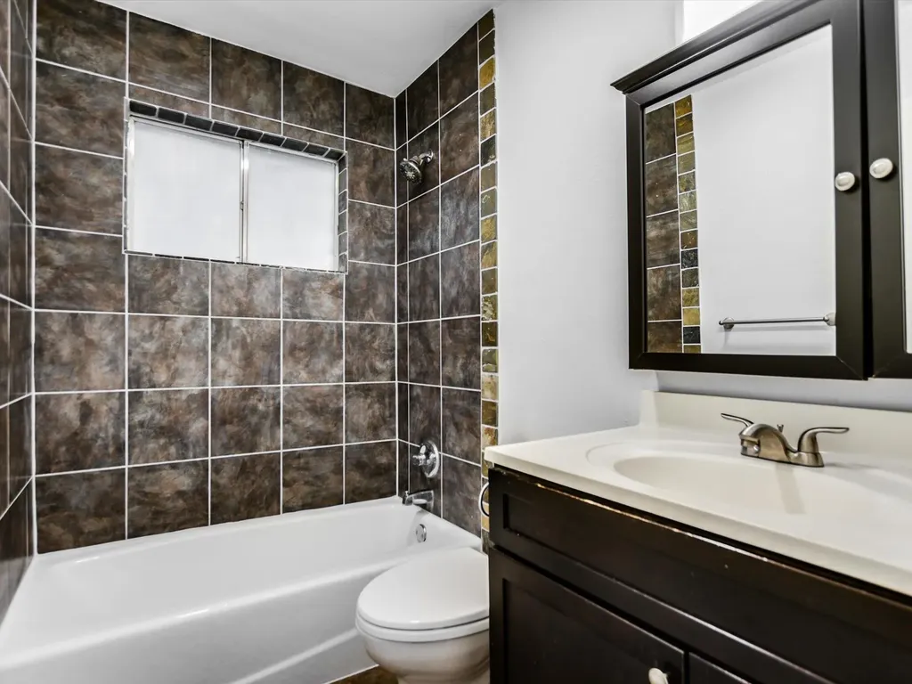 2903B Edgewater Drive Austin TX 78733