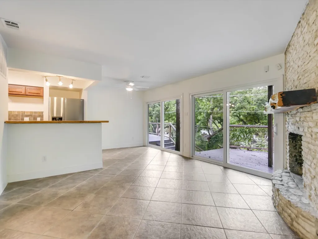2903B Edgewater Drive Austin TX 78733