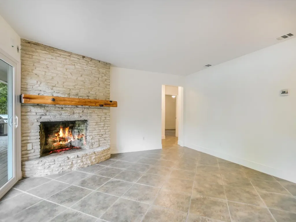 2903B Edgewater Drive Austin TX 78733