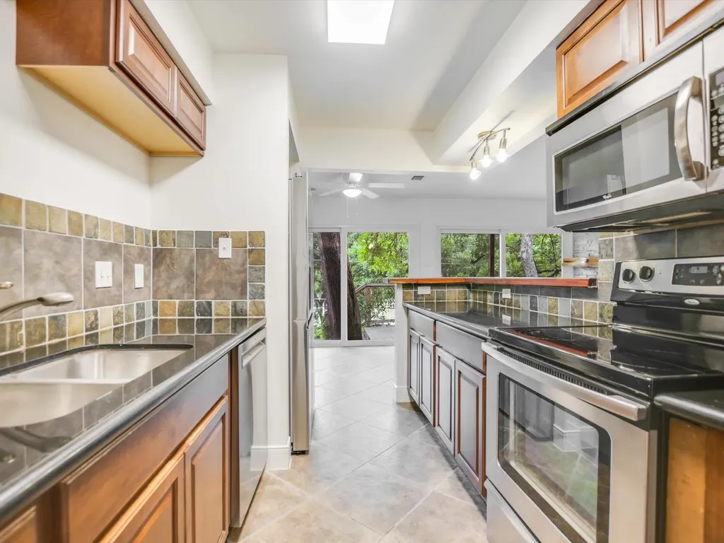 2903B Edgewater Drive Austin TX 78733