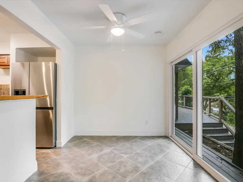 2903B Edgewater Drive Austin TX 78733