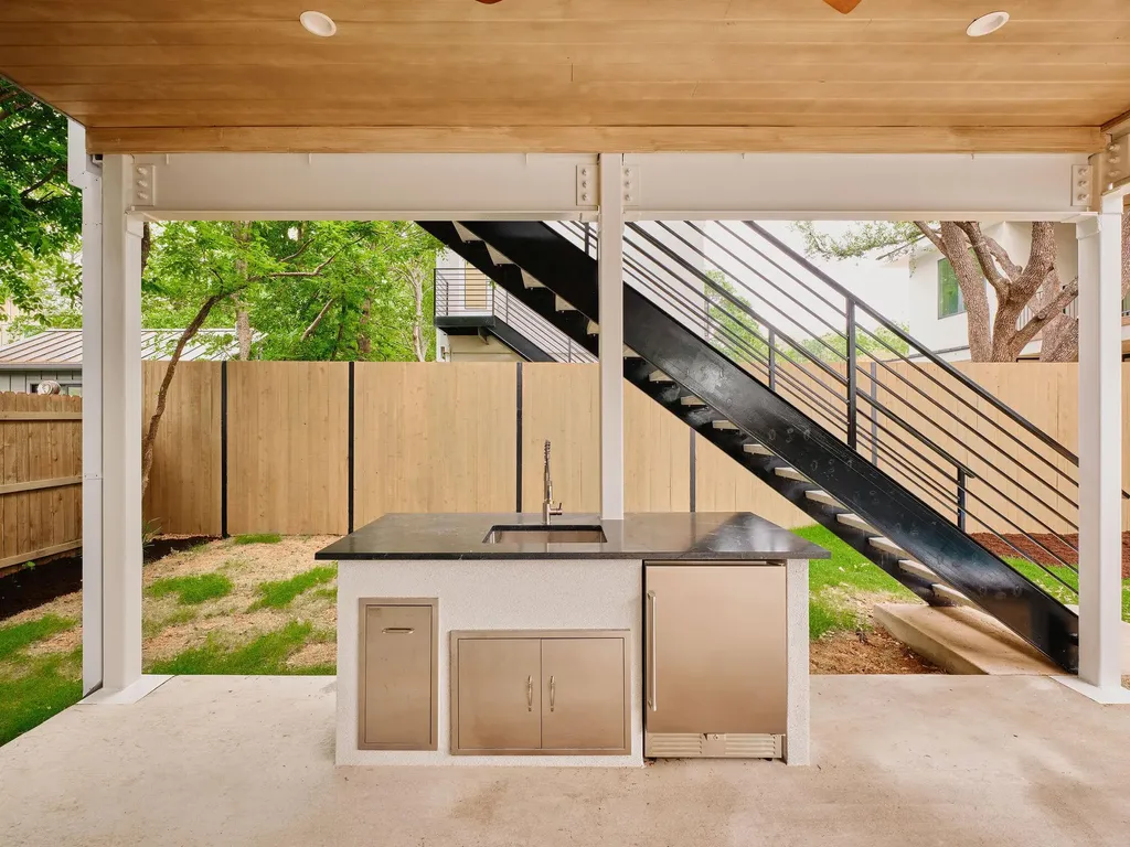 1213 Karen Austin TX 78757