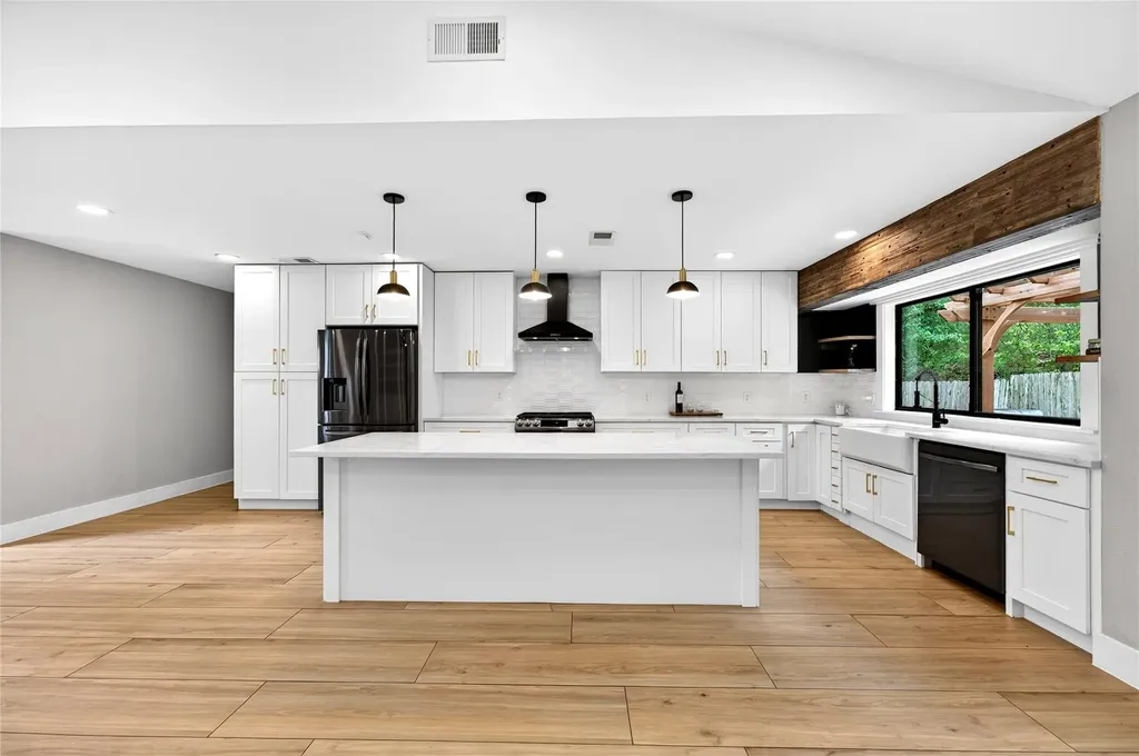 6703 Danwood Drive Austin TX 78759
