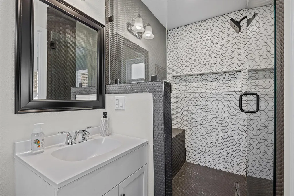 6211 Palm Circle Austin TX 78741