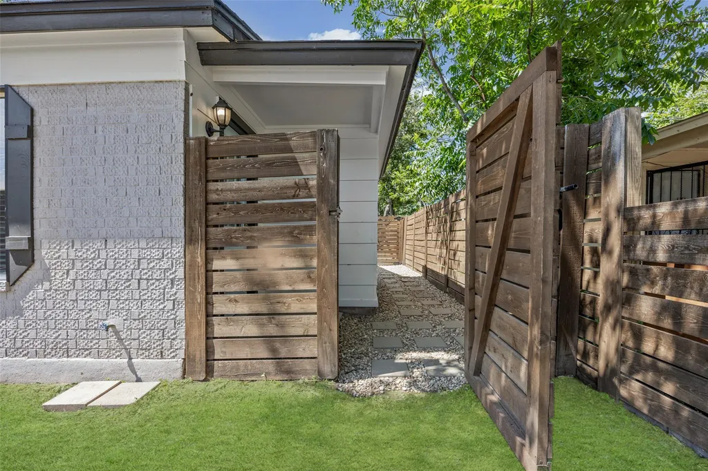 6211 Palm Circle Austin TX 78741