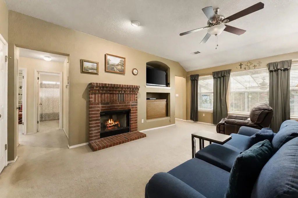 810 Hilltop Drive Leander TX 78641