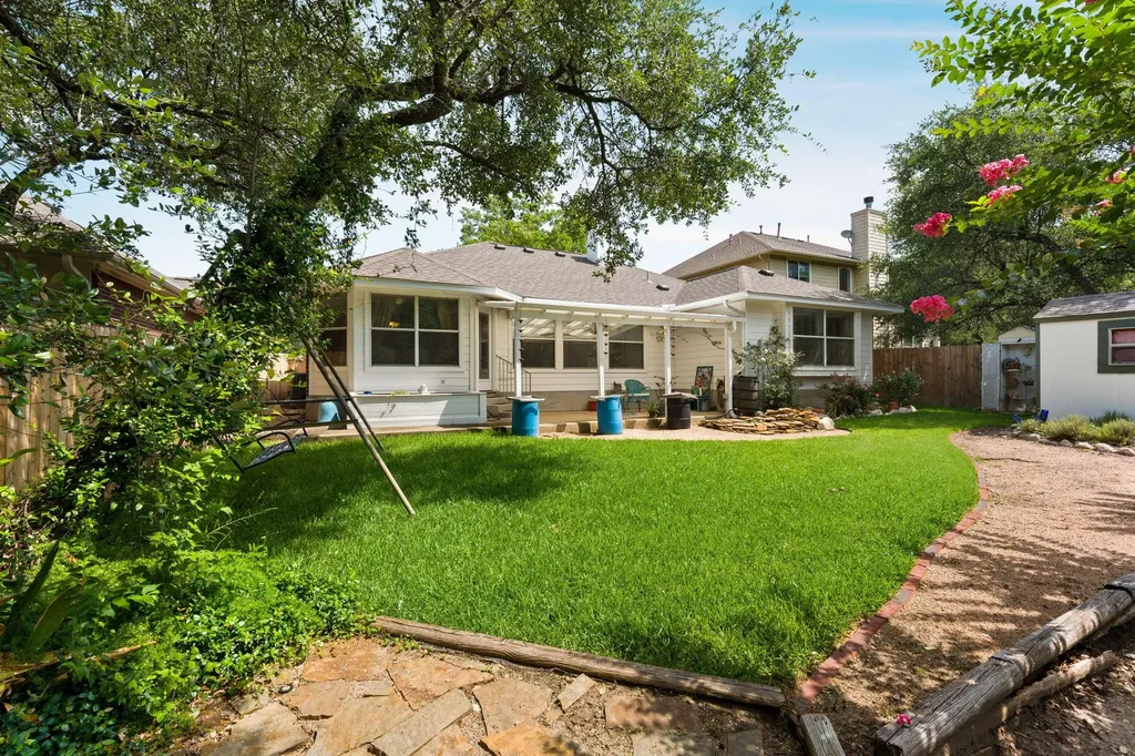 810 Hilltop Drive Leander TX 78641
