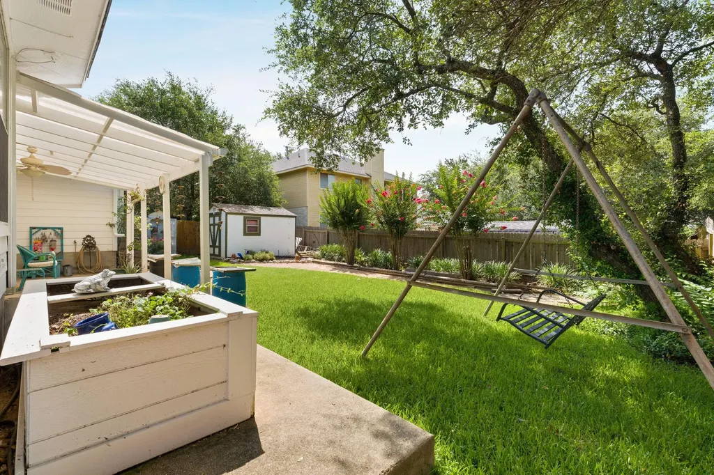 810 Hilltop Drive Leander TX 78641